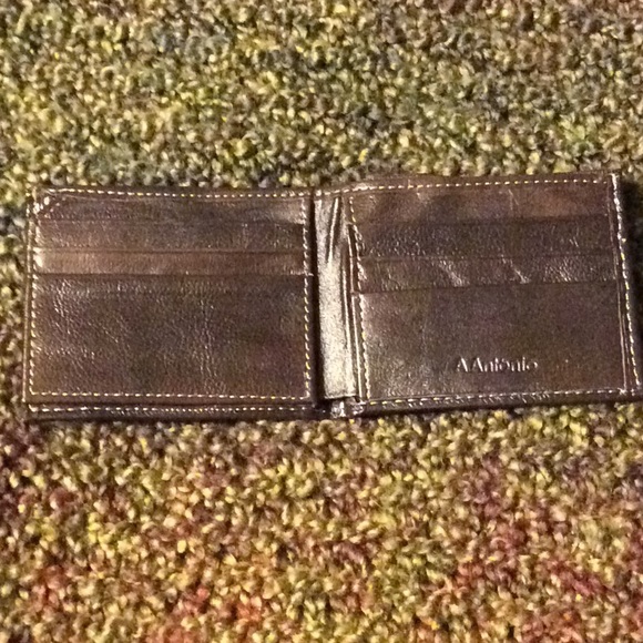 2 Leather Wallets - Picture 3 of 6